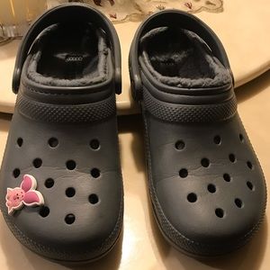 Crocs adult classic fuzz-lined clogs .